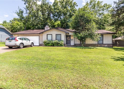 2209 E Golden Oaks Drive, Fayetteville AR