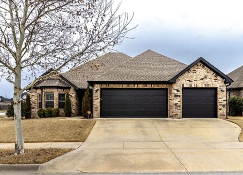 438 N Reeds Bridge Drive, Fayetteville AR