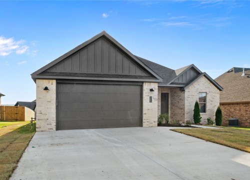 123 S Eagle Mountain Street, Prairie Grove AR