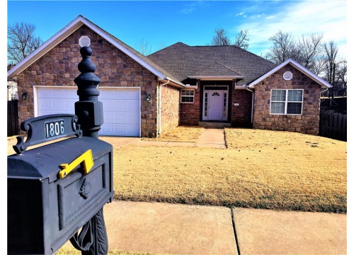 1806 N Knollcrest Circle, Fayetteville AR