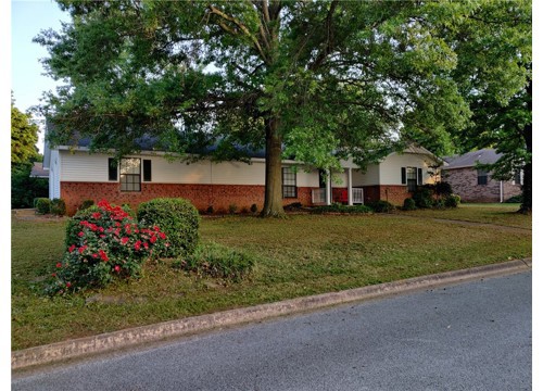 2225 E Jonquil Road, Fayetteville AR