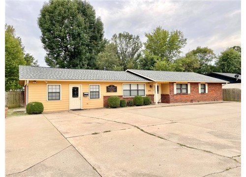 1801 W Huntsville Avenue, Springdale AR