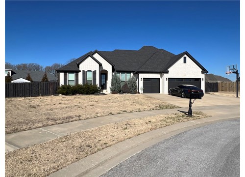 819 Malbec Road, Tontitown AR