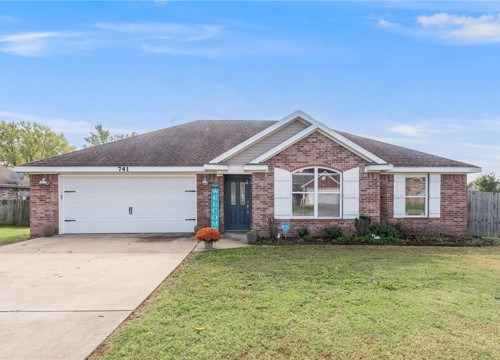 741 Iroquois Drive, Prairie Grove AR