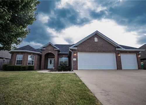 1042 Tarah Knolls Circle, Centerton AR