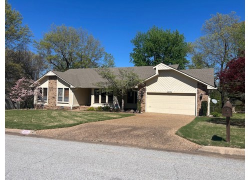 2834 S College Drive, Fayetteville AR