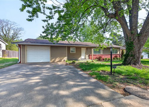 2452 Valley Drive, Fayetteville AR
