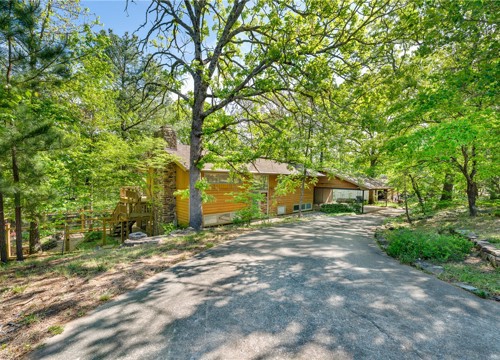 1000 E Oaks Manor Drive, Fayetteville AR