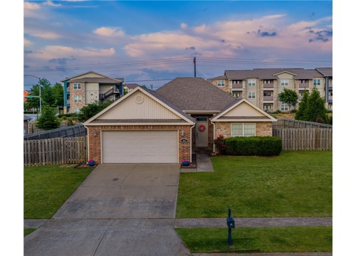 1602 N Oakhaven Place, Fayetteville AR