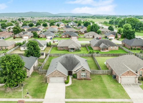 4823 W Homespun Drive, Fayetteville AR