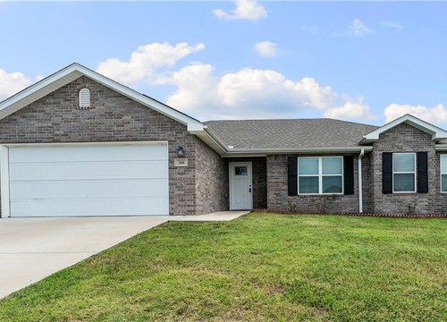 200 Post Oak Avenue, Gentry AR