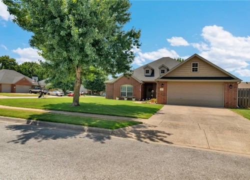 527 N Country Farm Road, Fayetteville AR