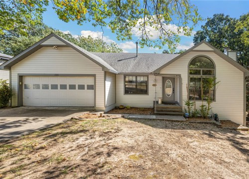 2320 N Briarwood Lane, Fayetteville AR