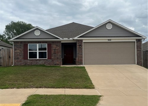 920 S Brambling Lane, Fayetteville AR
