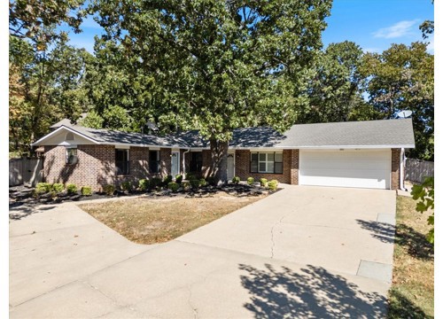 880 E Birwin Street, Fayetteville AR